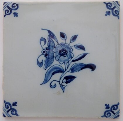 Makkum Tichelaar tile flower