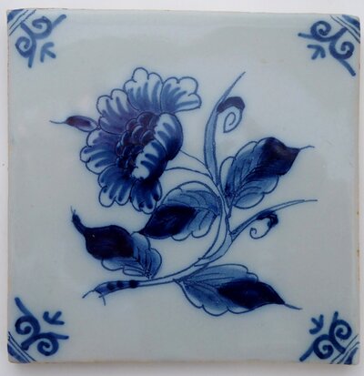 Makkum Tichelaar tile flower