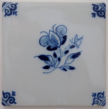 Makkum Tichelaar tile flower