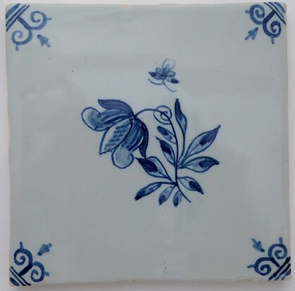 Makkum Tichelaar tile flower