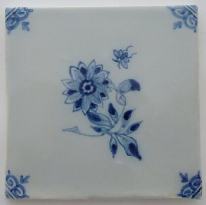 Makkum Tichelaar tile flower