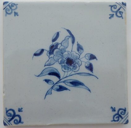 Makkum Tichelaar tile flower