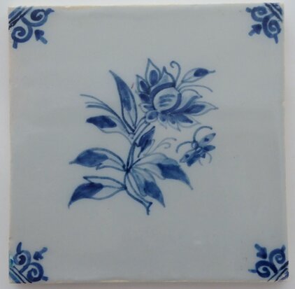 Makkum Tichelaar tile flower