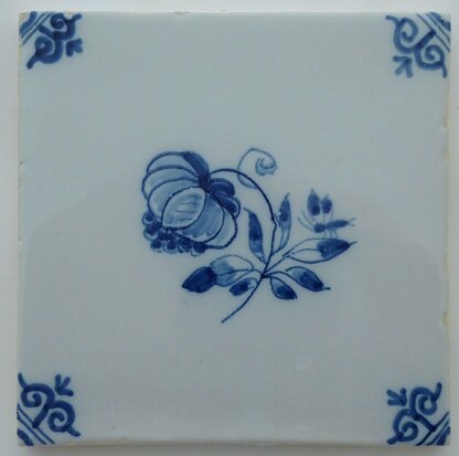 Makkum Tichelaar tile flower