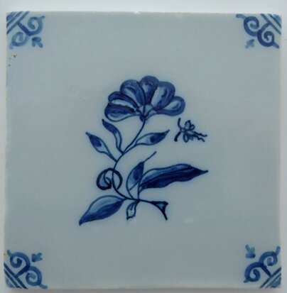 Makkum Tichelaar tile flower