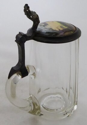 Glass beer mug with lid