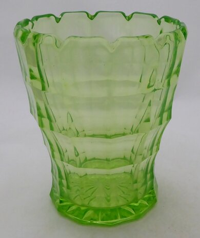 Leerdam Glass uranium vase